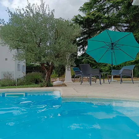 La Maison Basque * 洛特河河畔圣利夫拉德